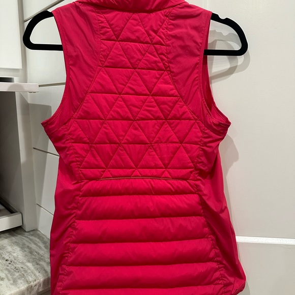 (2351) LULULEMON Fluffed Up Vest in BOOM JUICE Sz 4 ** - Picture 13 of 13